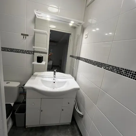 Grand - 2 A 6 Places Lunel (Herault)