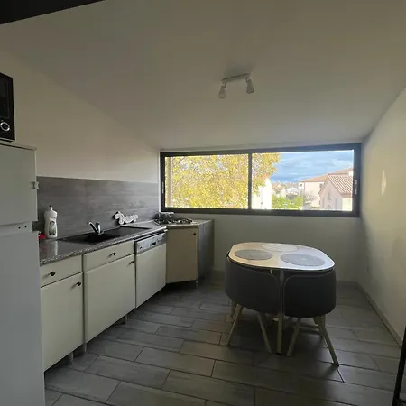 Grand - 2 A 6 Places * Lunel (Herault)