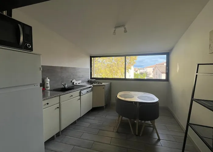 Grand - 2 A 6 Places * Lunel