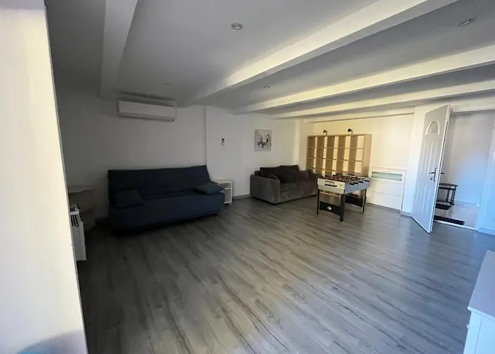 Grand - 2 A 6 Places * Lunel